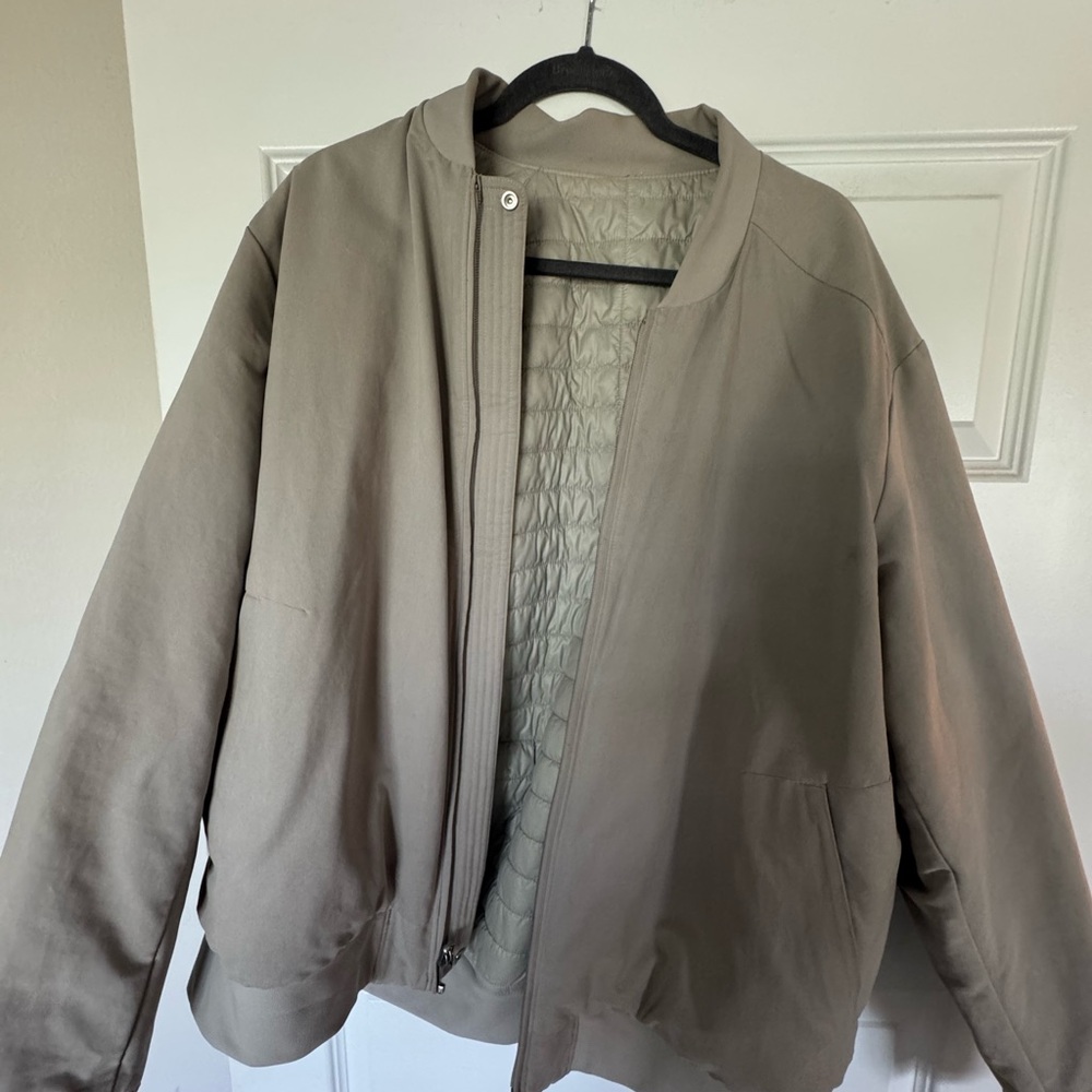 Lululemon Men’s double sided bomber jacket